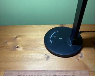 O69 - $10. Taotronics LED Touch Control Lamp.