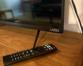 O15 - $100. 55" Vizio 4K Ultra HD Smart TV. Model 55Q8-H1.