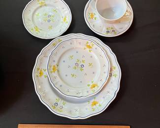 O109 - $275. Set of Longchamp "Printemps" Pottery. 9 - 10" Dinner Plates, 9 - 7.5" Salad Plates, 11 - 6.75" Desert Plates, 11 - 6.25" Saucers, 7 - Tea Cups, 1 Gravy Boat, 1 Sugar Dish.
