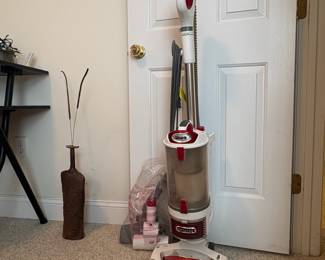 O65 - $100. Shark Professional Vacuum. Model HFD140BWM.
