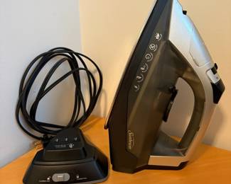 O137 - $30. Sunbeam Versa Glide Cordless Iron.