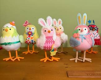 O67 - $25. Lot of Target Wondershop Featherly Friends. Spring Birds.