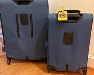 O77 - $80. Travel Pro Maxlite Luggage Set. Soft Side, Expandable, Spinner Wheels. One 25” and one 20”.