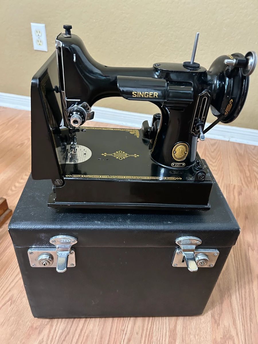 Singer Featherweight 221 sewing machine