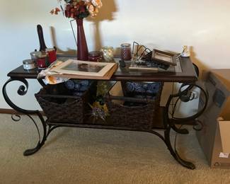 Super cute sofa table with baskets!