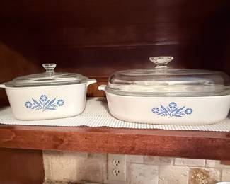 CorningWare Blue Cornflower Collection – Classic vintage CorningWare bakeware collection in the iconic Blue Cornflower pattern. Includes casserole dishes with glass lids, baking dishes, a sauce pan, mixing bowl, and matching coffee pot. A timeless set for cooking, serving, or collecting. Sold individually unless noted.