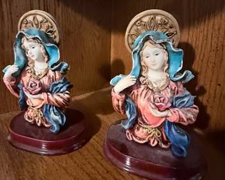 Pair of Madonna Bust Figurines – Beautiful pair of decorative Madonna bust figurines featuring soft hand-painted colors, floral accents, and ornate halo details on wood-tone bases. Elegant religious décor perfect for a shelf, mantel, or devotional display. Sold as a pair unless noted.