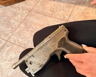 Vintage Arcade Light Gun – Vintage arcade light gun featuring a cast metal body with National Rejectors markings. Originally used with coin-operated arcade shooting games, this is a great collectible for arcade enthusiasts, game room displays, or vintage amusement memorabilia collections. Untested; sold as found.