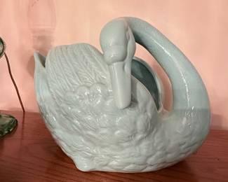 Large Ceramic Swan Planter – Elegant glossy ceramic swan planter featuring beautifully detailed feathering and a graceful curved neck. Perfect for displaying plants, florals, or as a standalone centerpiece in traditional, vintage, or cottage-style décor.
