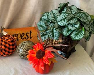 111 - Assorted Fall Decorative Items