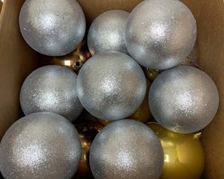 997 - Silver & More Ornaments