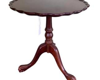 481 - Chippendale Style Mahogany Pie-Crust top table (Description): 26 x 24
