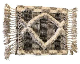 388 - Surya Small Rug - 18 x 18