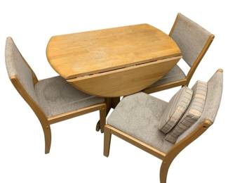 1136 - Dropleaf Round Table and 3 Chairs (Description): Table - 30 x 39 Round Chairs - 33 x 18 x 33