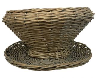 1352 - Wicker Basket w/ lid or tray - 18 x 10