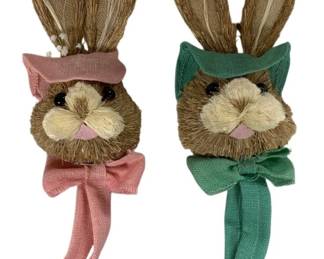 955 - 2 Sisal Decorated Bunny Heads (Description): 21 x 7