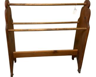 603 - Vintage Wood Quilt Rack - 40 x 37.5 x 10.5