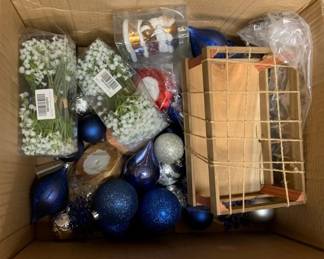 1292 - Assorted Christmas Items