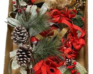 990 - Assorted Holiday Decor