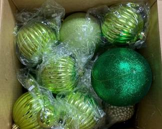 995 - Assorted Ornaments