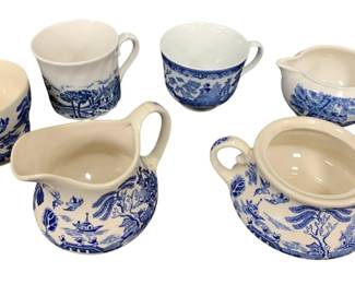 1394 - 6pcs English Ironstone Blue Willow Tableware (Description): Pieces have cracks/missing lids/chips.