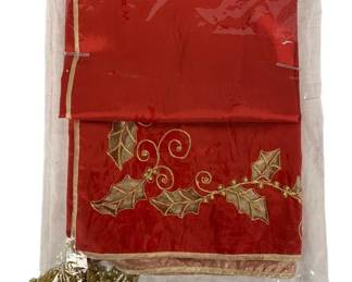 1052 - Embroidered Christmas Overlay - 54 x 54