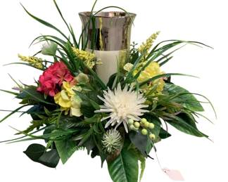 737 - Floral Candleholder Arrangement w/ Glass Vase (Description): 17 x 22