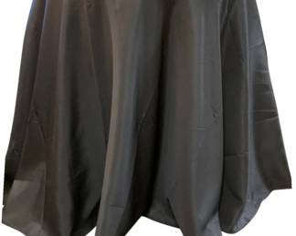 739 - Round side Table w/ Black Tablecloth - 30 x 30 (Description): pressboard
