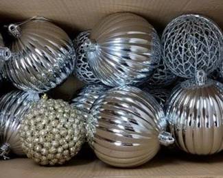 1004 - Silver Colored Ornaments