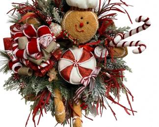 912 - Handcrafted Christmas Gingerbread Wreath (Description): 29 x 28