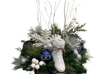 924 - Handcrafted Winter Themed Candle Ring (Description): 30 x 21 x 25