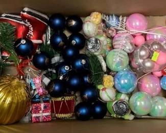 1297 - Assorted Christmas Ornaments