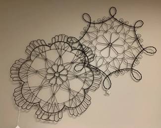653 - Metal Wall Art - 27" Round (Description): 27" round