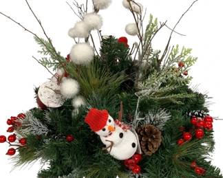 1031 - Handcrafted Christmas Candle Ring - 13 x 19