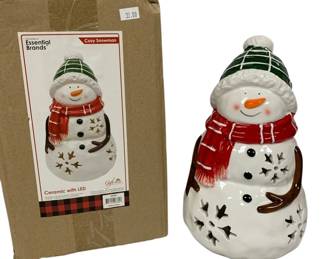 1095 - Cozy Snowman Ceramic LED in Box - 6 x 6 x 10 (Description): Used as is electric/electronic/mechanical item. No guarantee all components, untested.