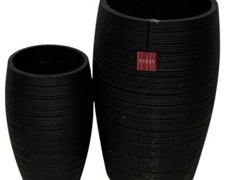 2785 - Three Hands Set of 2 Planters (Description): 27 x 14