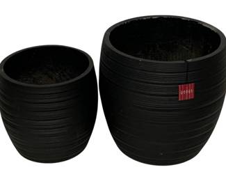 2787 - Three Hands Set of 2 Planters (Description): 17.75 x 16.5