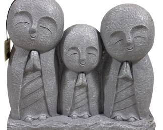 2506 - Three Hands Resin Statue (Description): 13.75 x 5.75 x 15.5
