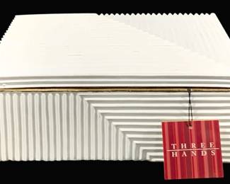2525 - Three Hands White Ceramic Storage Box Decor (Description): 9.5 x 6.5 x 3.5