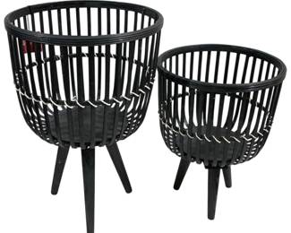 2505 - 2 Three Hands Basket Planters (Description): 19.5 x 13, 15.5 x 11