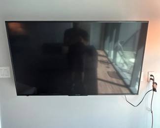 Lot #80 Final Lot of 6 Sharp 55-Inch Flat-Screen TVs, Hotel and Airbnb Electronics Package