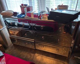Mirror dresser