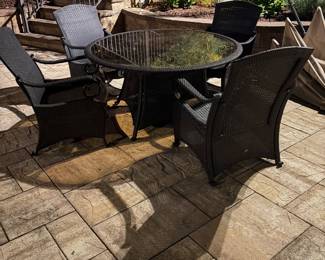 Outdoor Table & Chairs