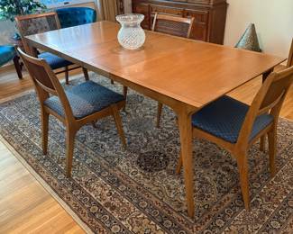 Modern Dining Table with 4 Leaves