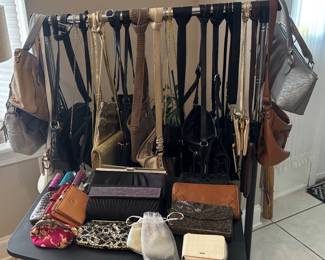 Women’s Purses and Wallets 