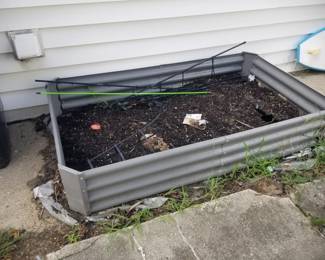 Metal planter