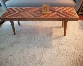 Coffe table; area rug