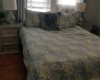 Queen bed; silvery nightstands & matching dresser; table lamps