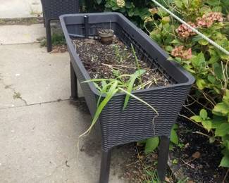 Raised bed planters