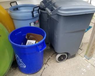 Trash cans & rolling bins